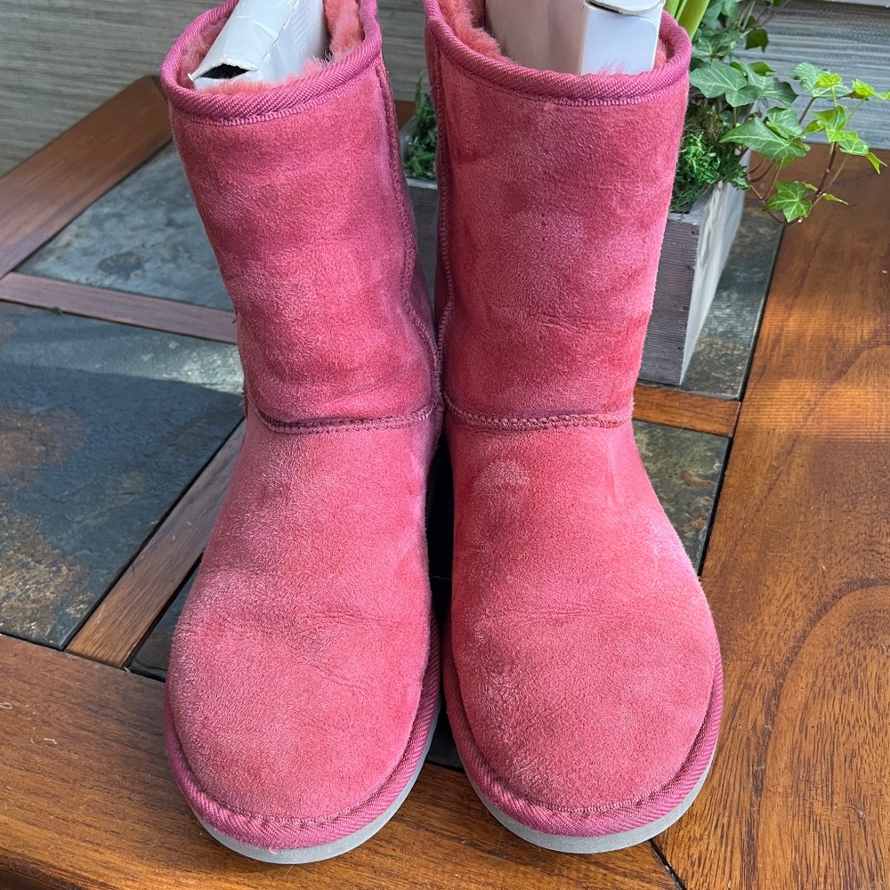 UGG Classic Short Boots  Fuschia Tone  Good Condition With Normal Wear  Size W7 - Picture 6 of 9